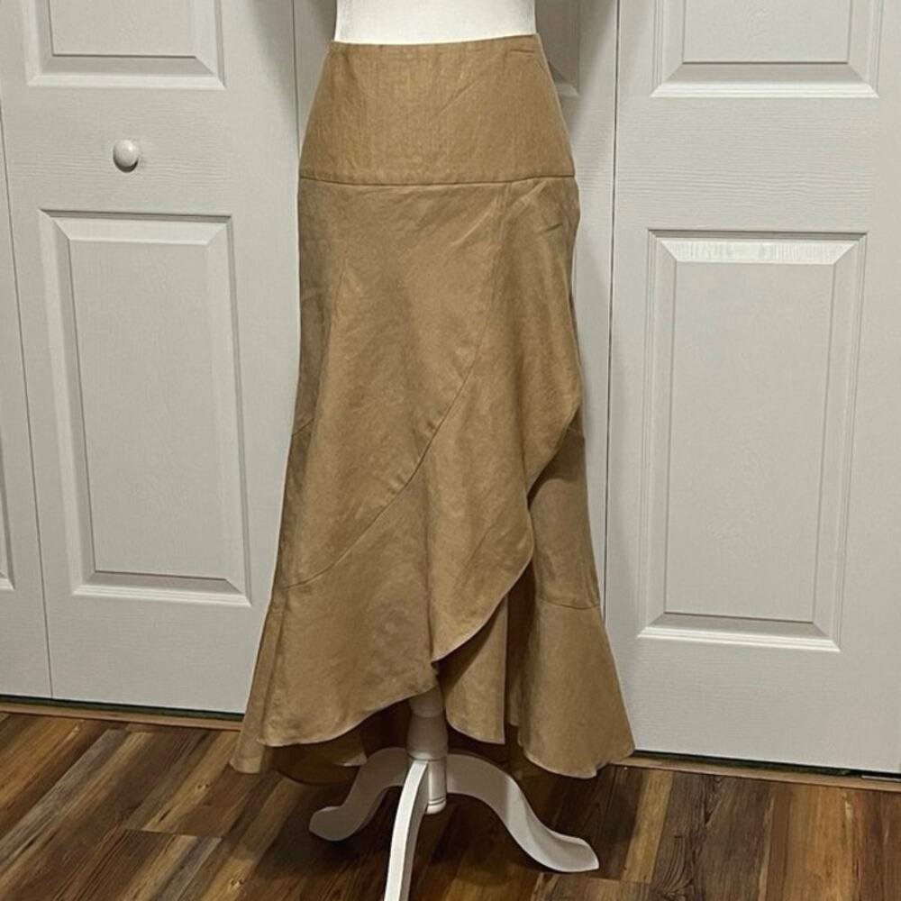Bandolino wrap skirt sz 10 Tan linen rayon blend. Ruffled wrap panels 
Hi-lo hem